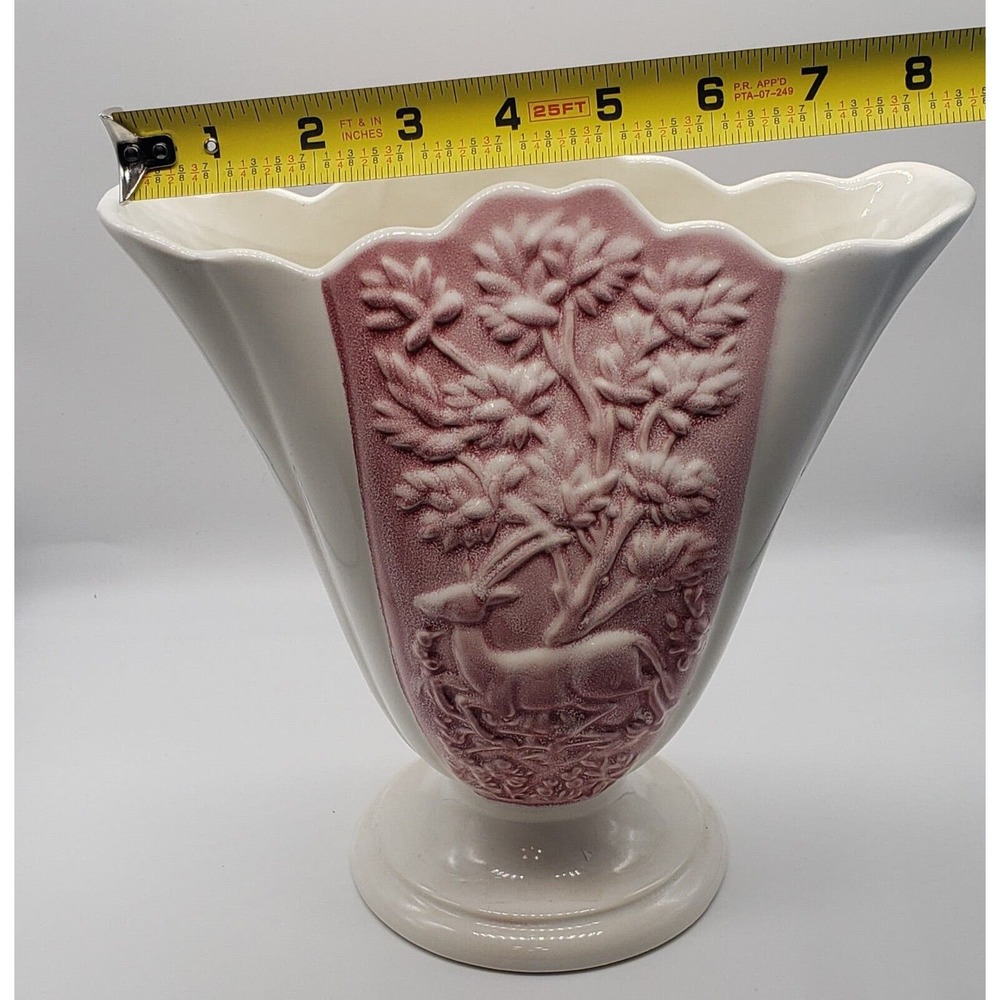 1957 Hull Pottery Leaping Gazelle Fan Vase Pink White. Antique, MCM